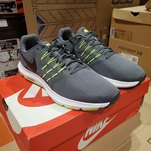 Nike Run Swift 'Wolf Grey' size 10
